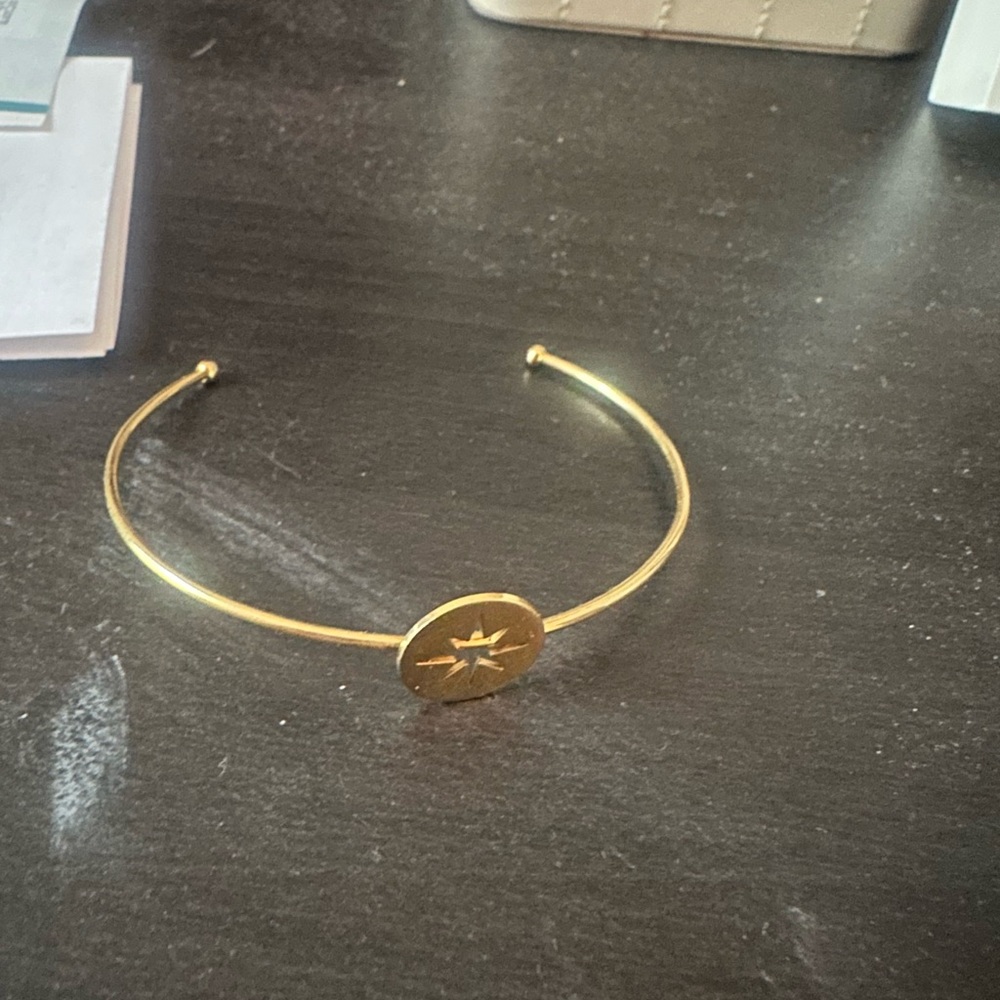 Elegant Gold Star Bangle Bracelet